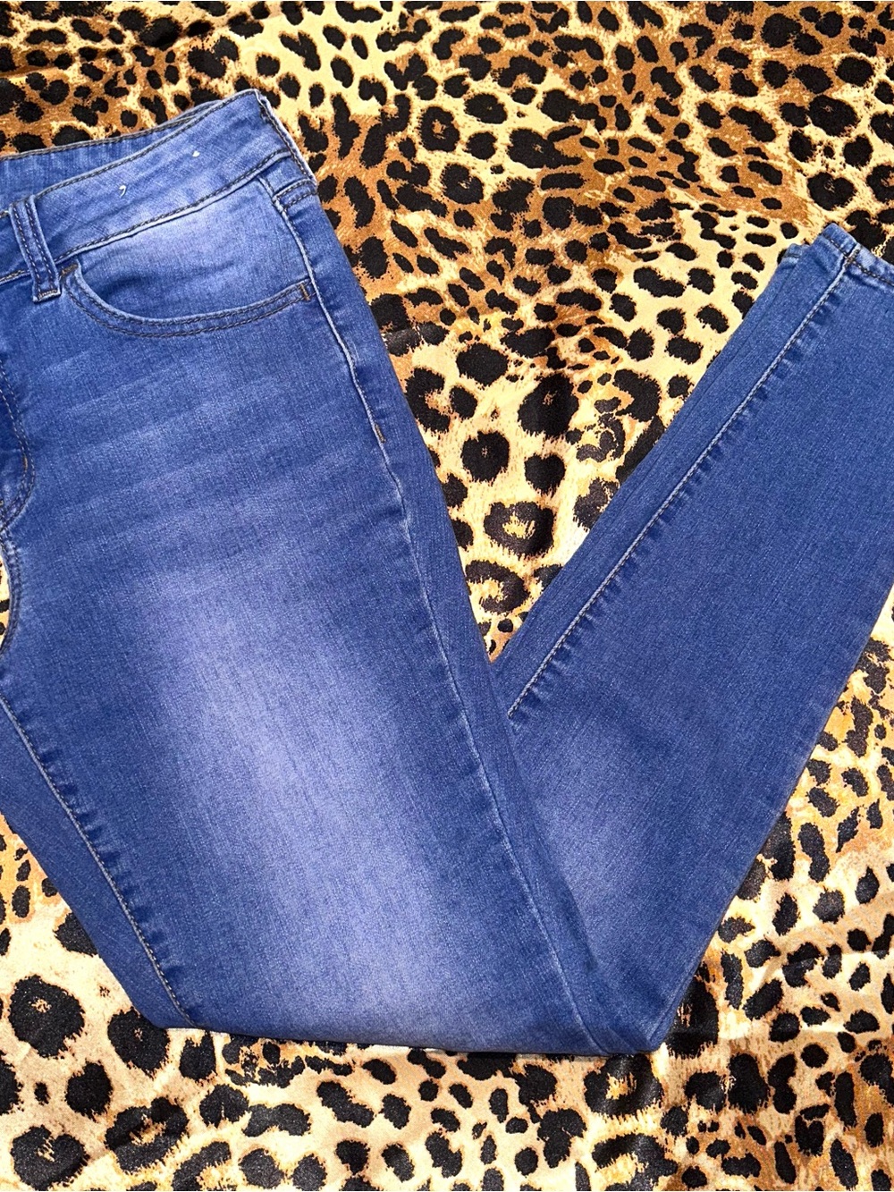 ❌SOLD❌SO Low Rise Medium Wash Ultimate Jeggings